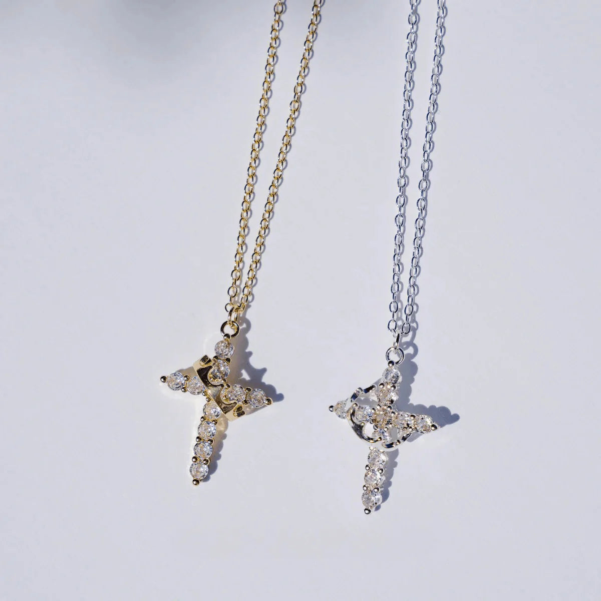 COLLAR CRUZ Y CORONA